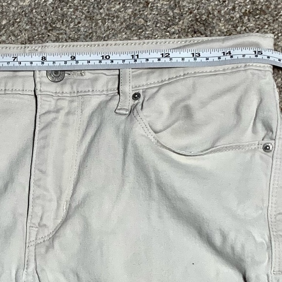 Women’s crop Light khaki capri jeans. Size 8 - Picture 7 of 12